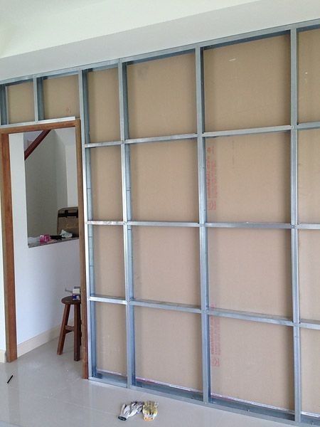 Struttura di una costruzione a secco di una parete di casa.jpg